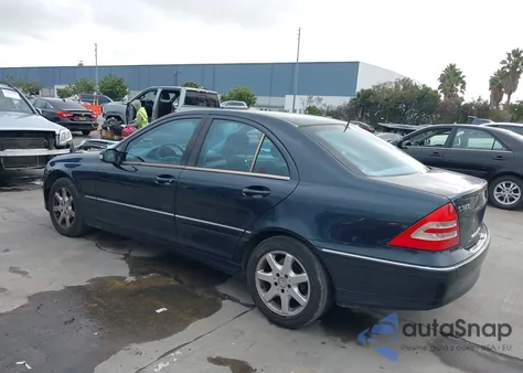 2001 Mercedes-Benz C 320 from USA, damaged, VIN WDBRF64JX1F043754